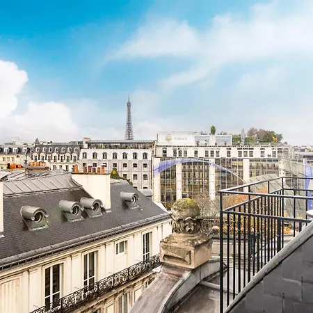 Above The Rooftops Eiffel View 아파트 *
