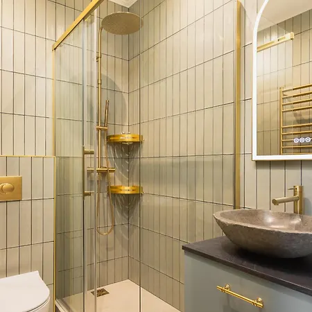 Above The Rooftops Eiffel View Apartment Paris